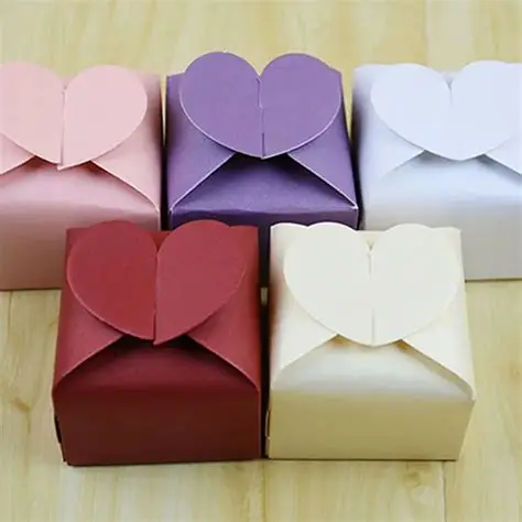 Custom Twist Top Boxes